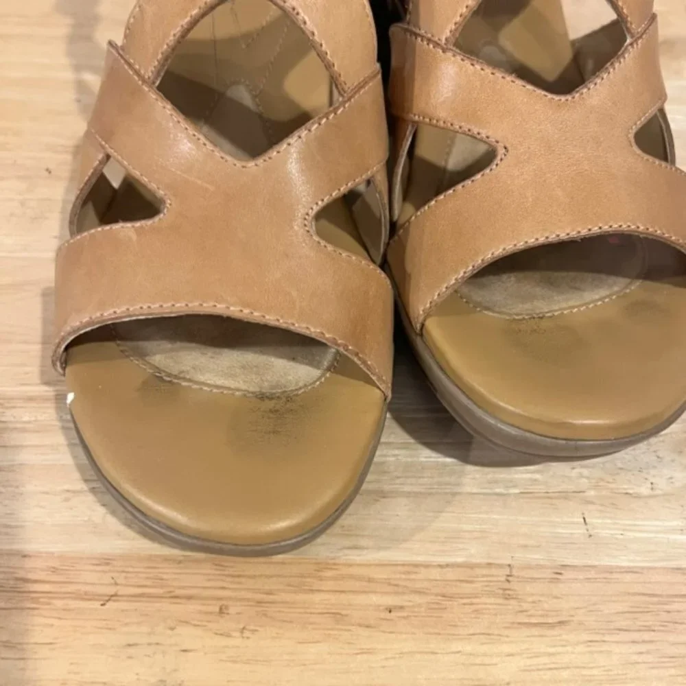 Naturalizer Leather Beige Wedge Strappy Heels Size 9